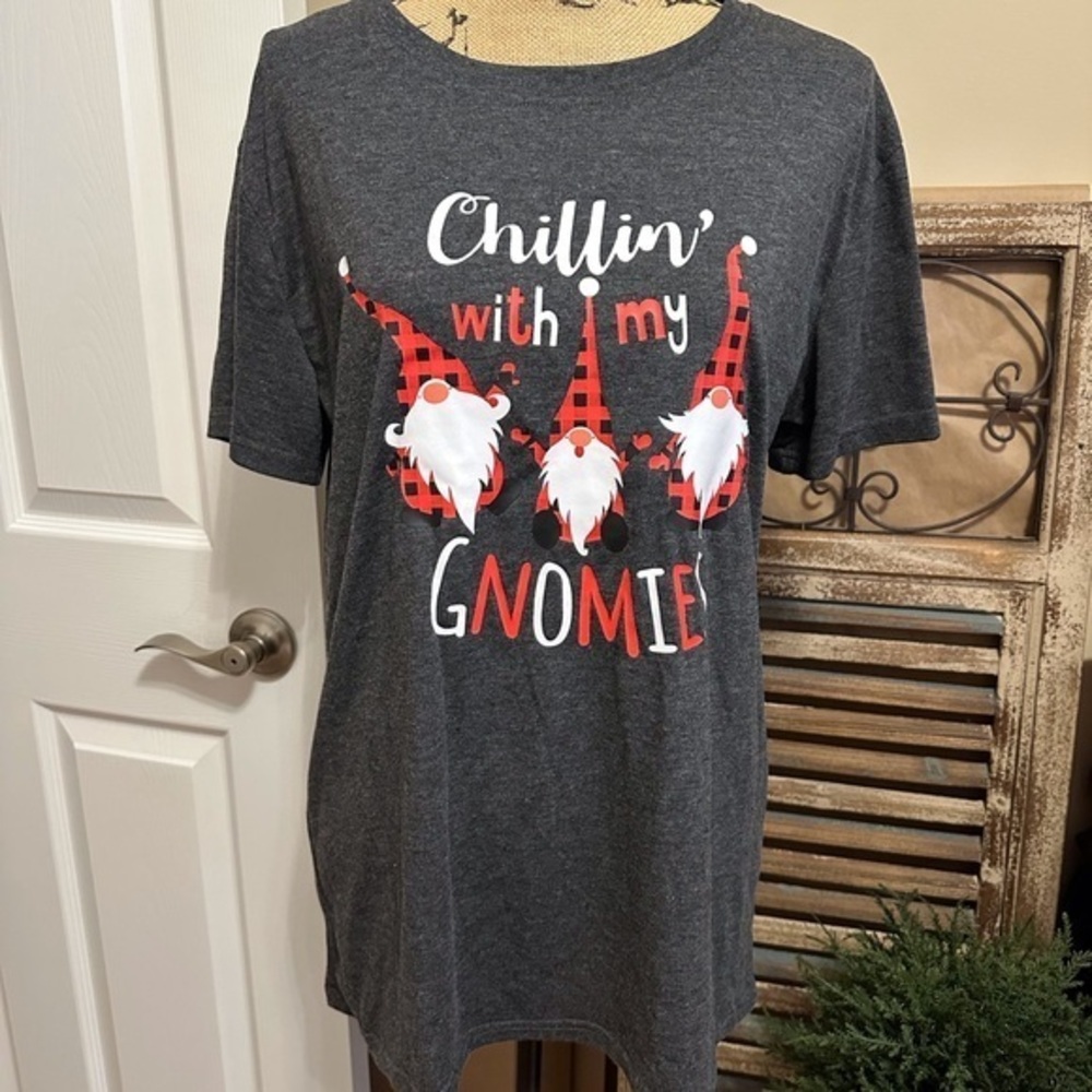 Gray 'Chillin' with my Gnomie' T-Shirt